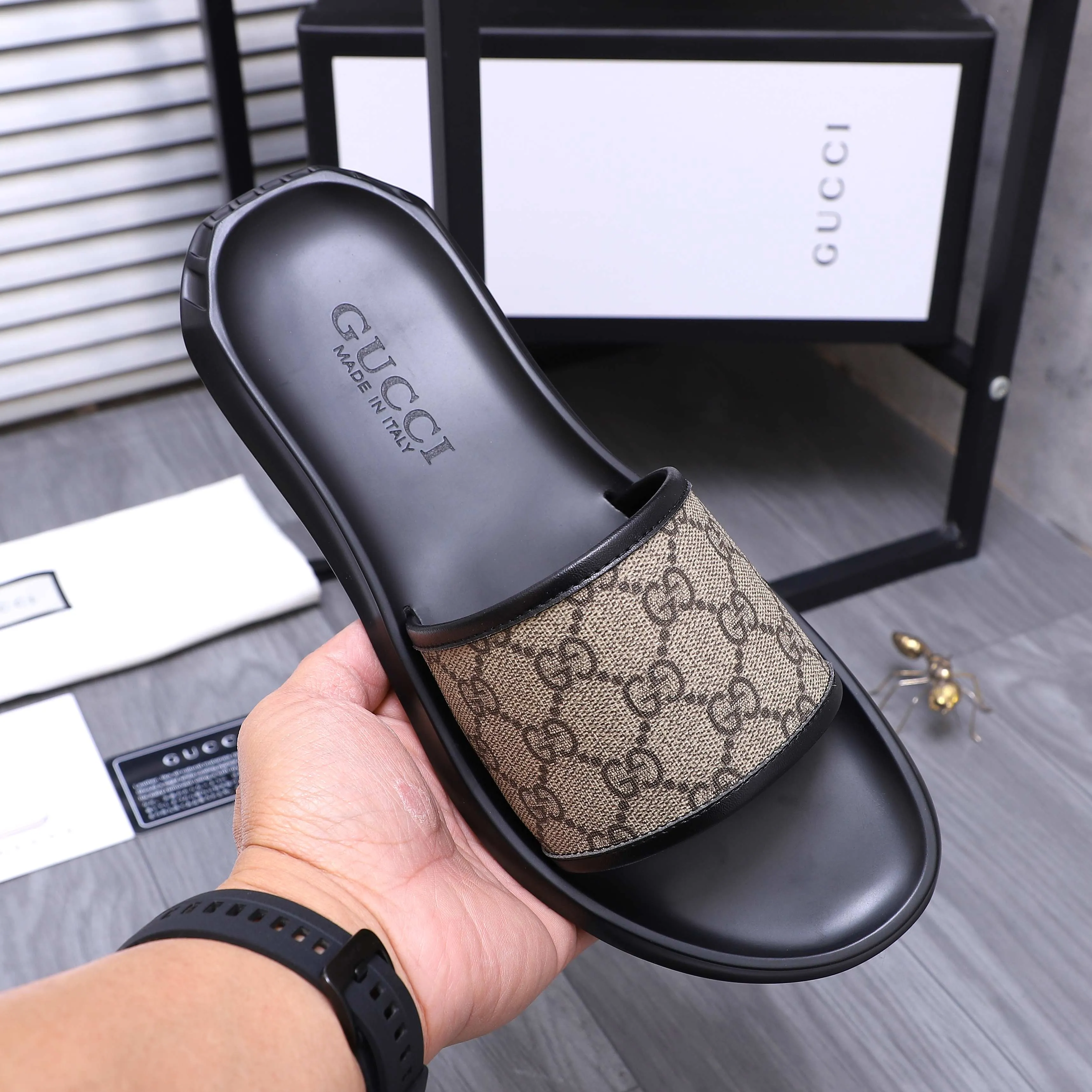 Men's shoes 💰280 Product trademark: GUCCI "Gucci" slippers Regular size: 38-44 (45.46 custom-made, non-returnable) Product materials: Selected cowhide printed upper, instep imitation leather lining, original outsole